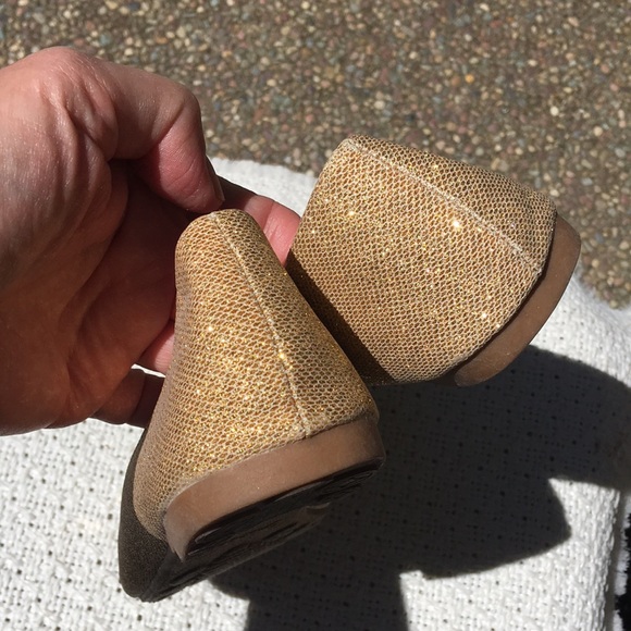Golden Sparkly Flats✨ - Picture 5 of 9